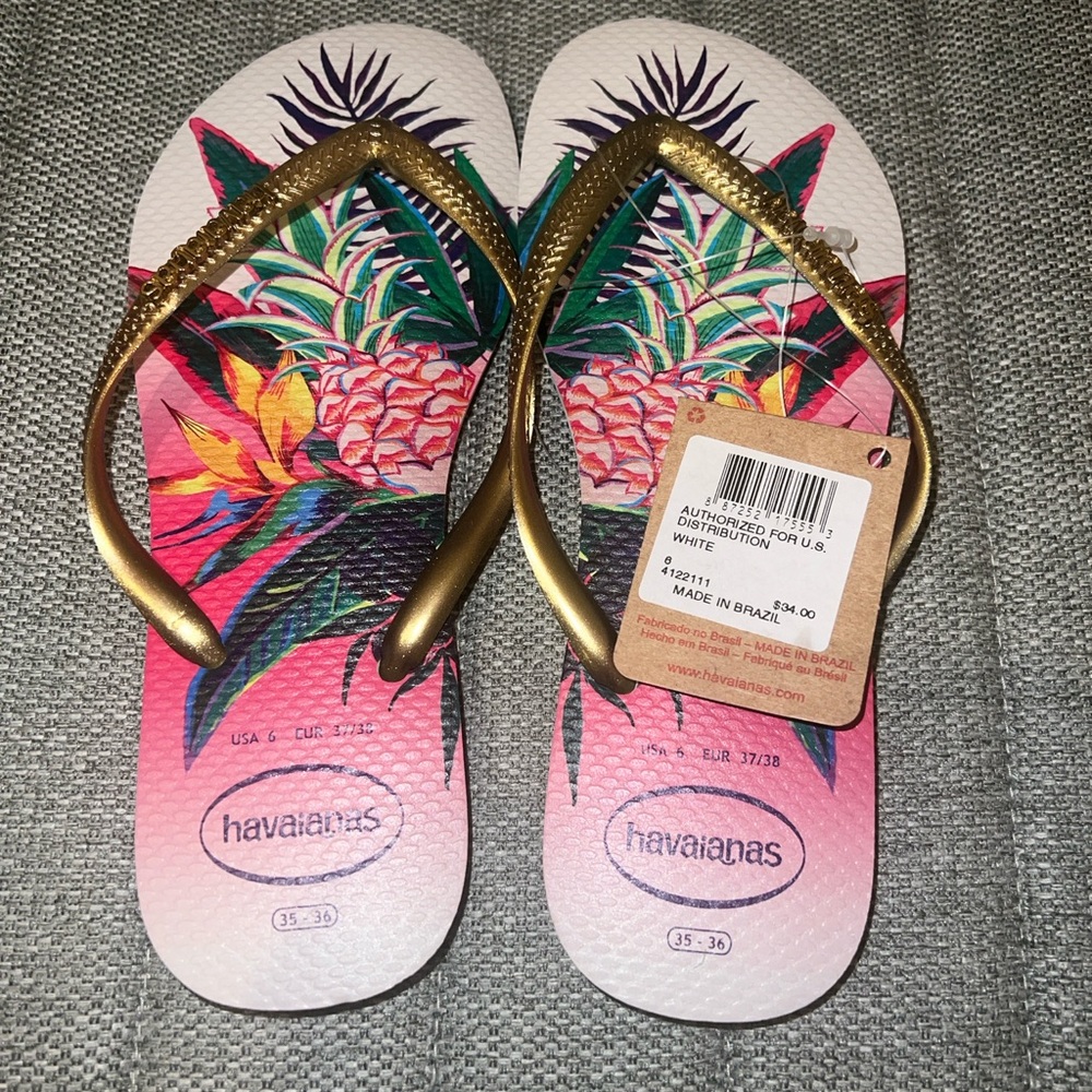 NWT Havaianas Flip Flops- Tropical